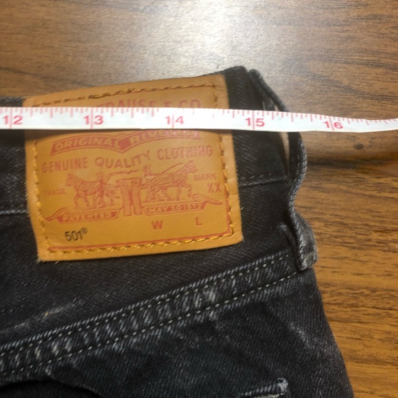 Levi’s 501 black shorts - Picture 2 of 5